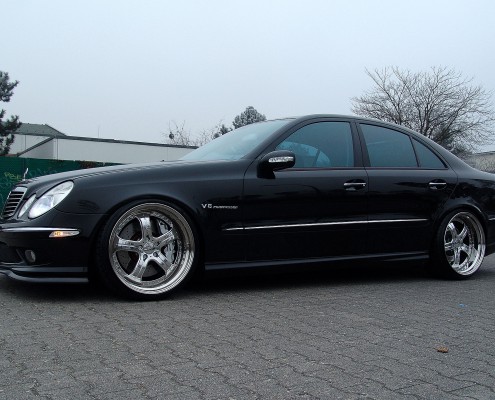 W211 S211 E-Klasse Mercedes Tuning AMG Bodykit Felgen Auspuff Spurverbreiterung Carbon