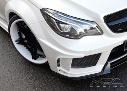 C207 A207 Mercedes Tuning AMG Bodykit Felgen Auspuff Spurverbreiterung Carbon