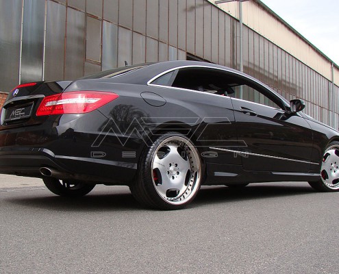 C207 A207 Mercedes Tuning AMG Bodykit Felgen Auspuff Spurverbreiterung Carbon