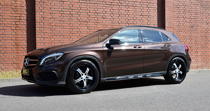 X156 GLA Mercedes Tuning AMG Bodykit Felgen Auspuff Spurverbreiterung Carbon