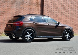 X156 GLA Mercedes Tuning AMG Bodykit Felgen Auspuff Spurverbreiterung Carbon