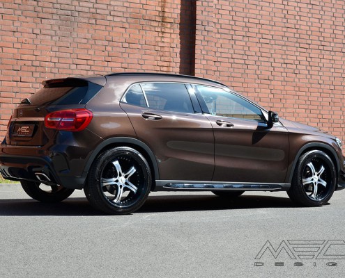 X156 GLA Mercedes Tuning AMG Bodykit Felgen Auspuff Spurverbreiterung Carbon
